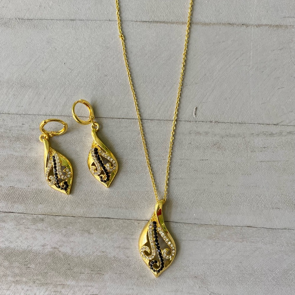 Gold jewelry set